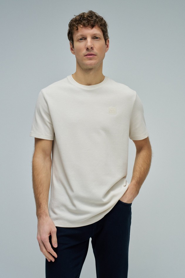 T-SHIRT MET TEXTUUR