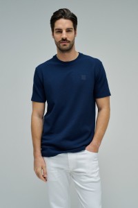 T-SHIRT MIT TEXTUR