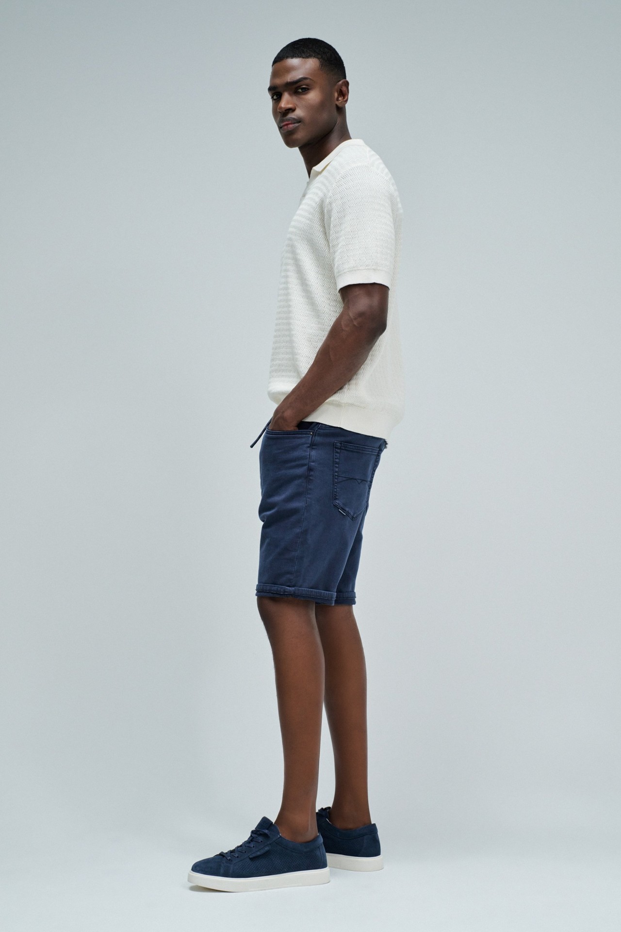 COLOURED DENIM S-ACTIV SHORTS