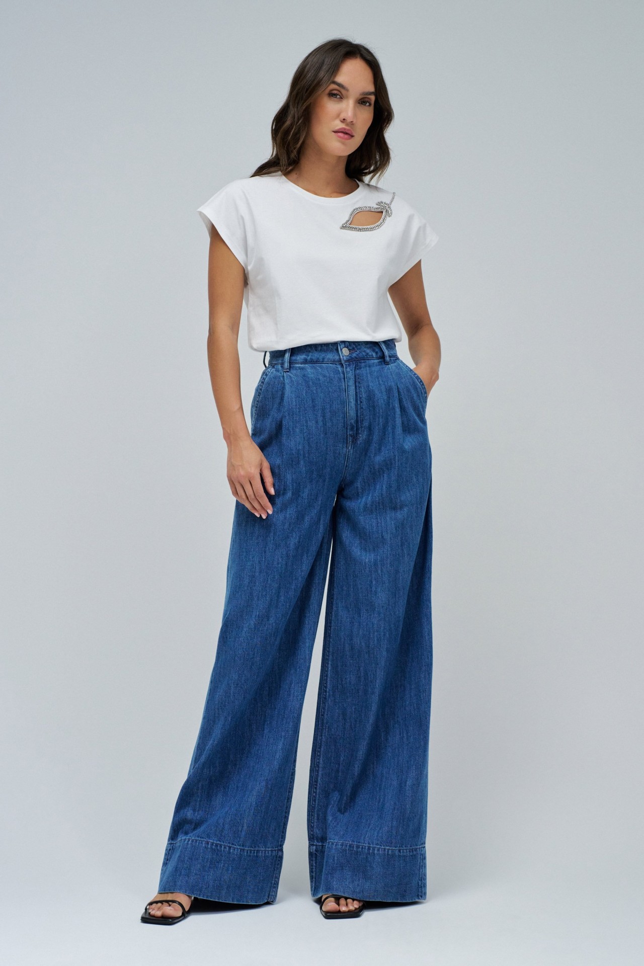 T-SHIRT WITH CHEST CUTOUT