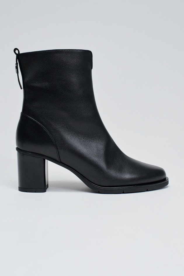 LEATHER BOOTS