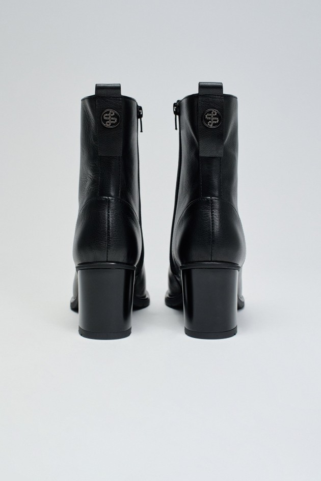 LEATHER BOOTS