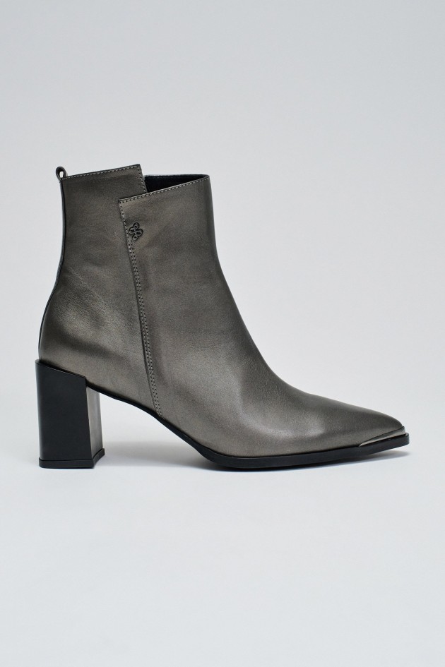 LEATHER BOOTS