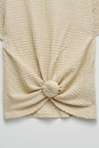 T-SHIRT TEXTURADA COM N� FRONTAL