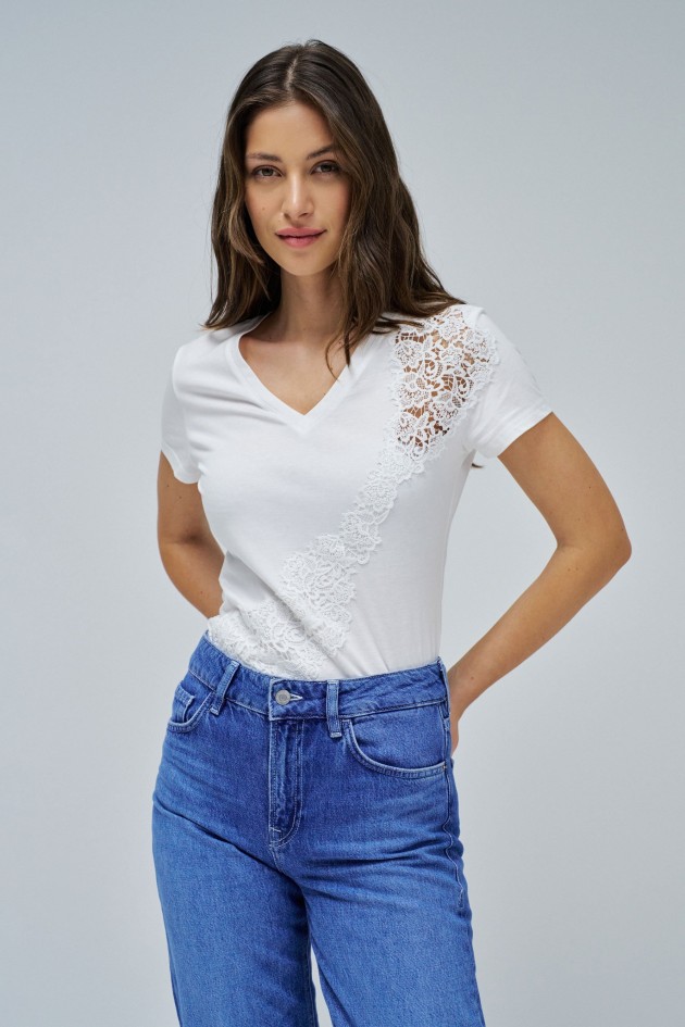 CAMISETA CON ENCAJE
