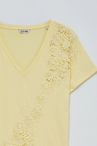 CAMISETA CON ENCAJE