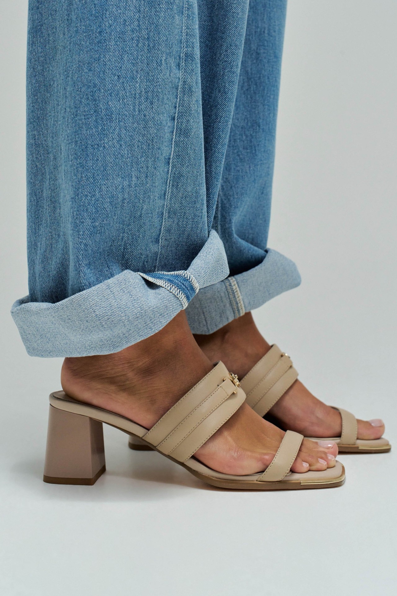 LEATHER SANDALS