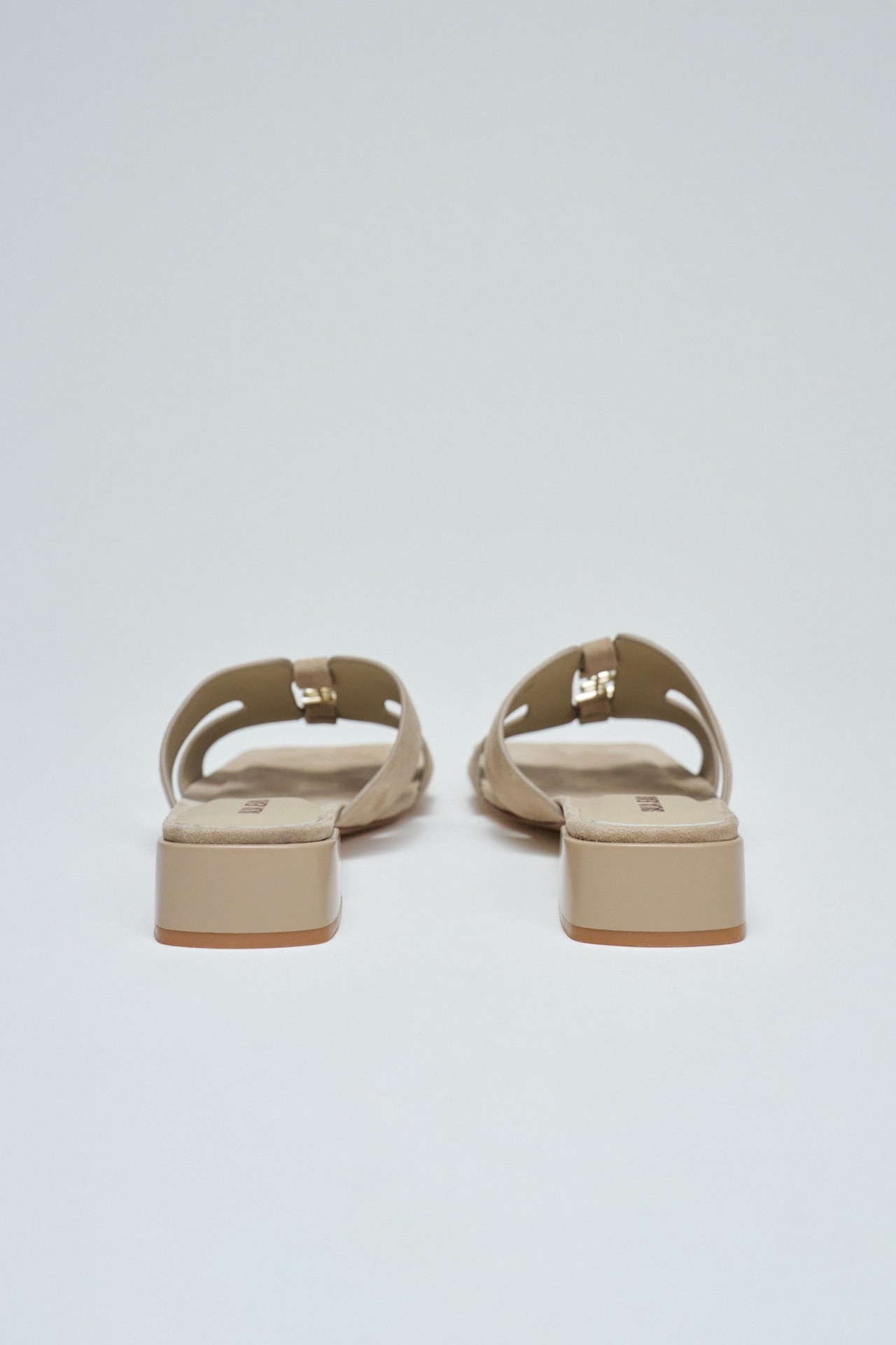 LEATHER SANDALS