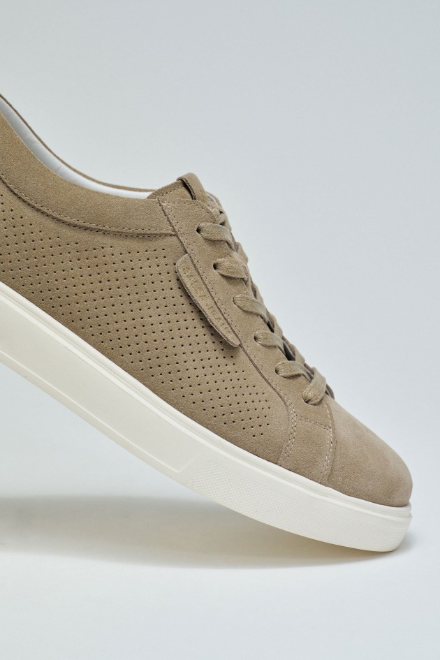 SNEAKERS IN SUEDE