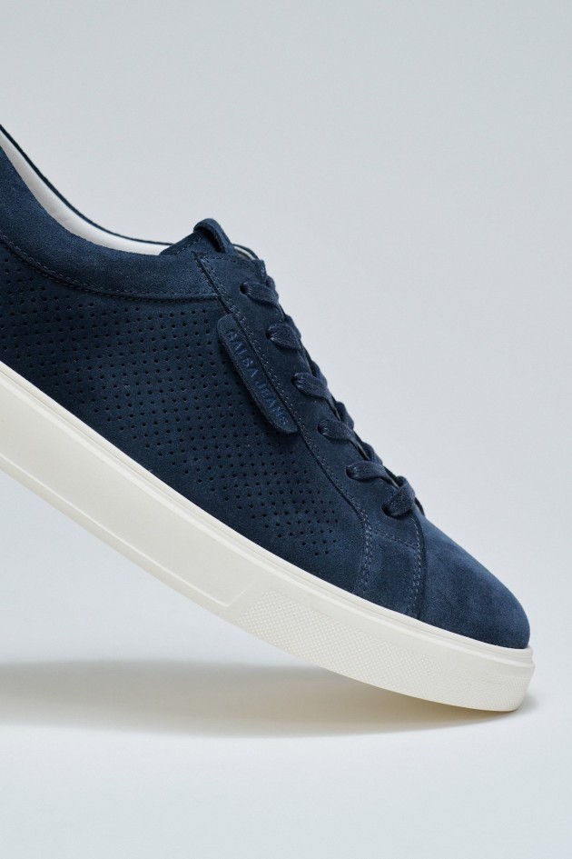 SNEAKERS IN SUEDE
