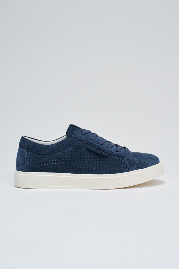 SNEAKERS IN SUEDE