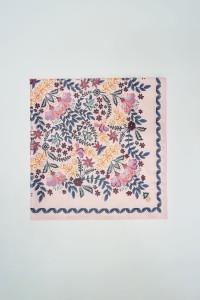 LEN�O COM ESTAMPADO FLORAL