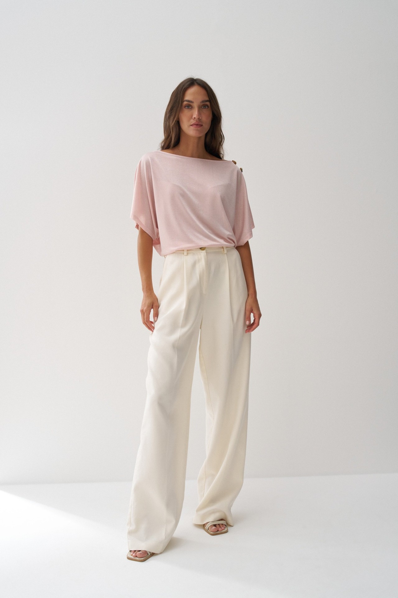 T-SHIRT ASYMMETRISCHE MET GLANS