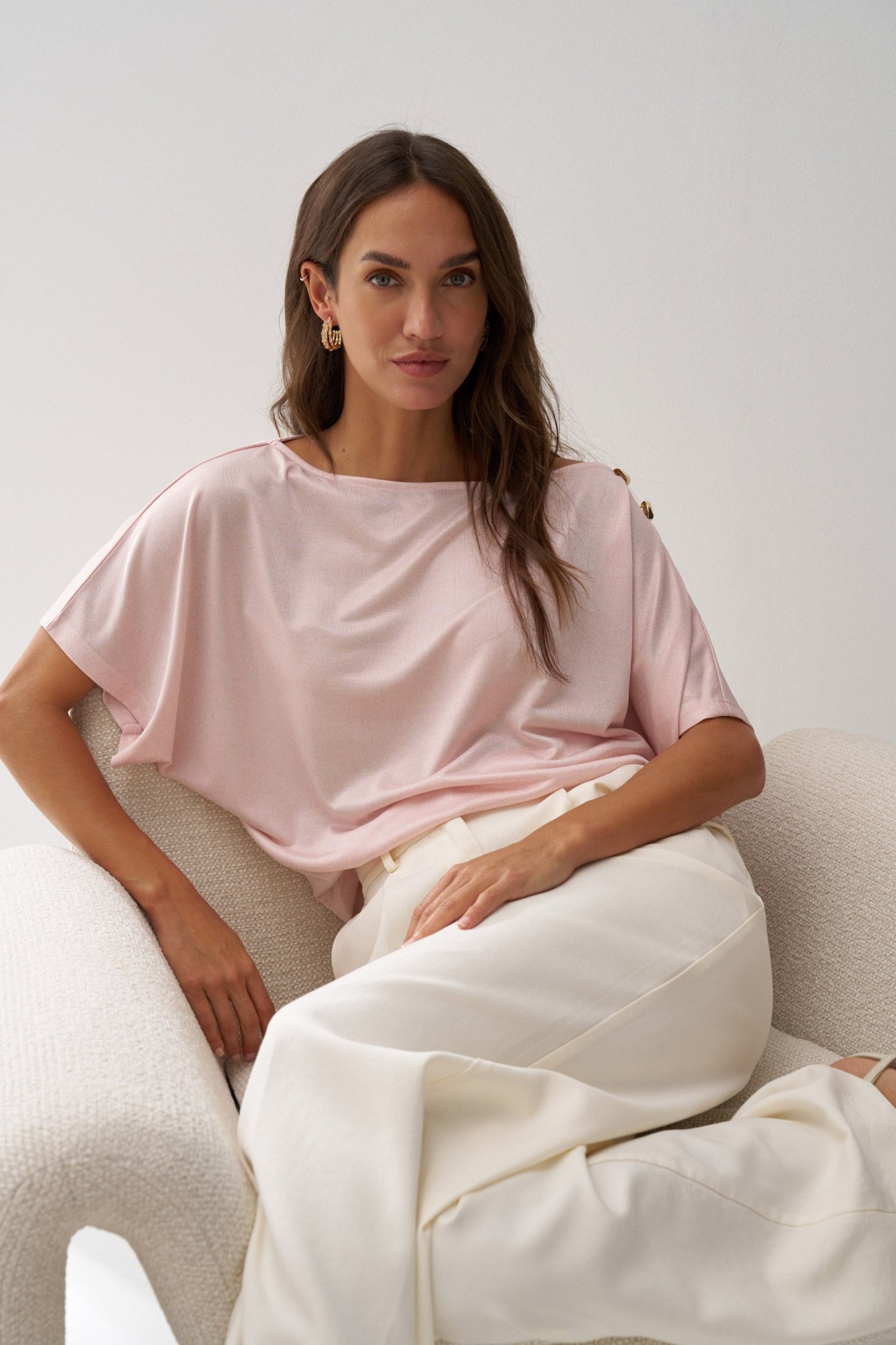 T-SHIRT ASYMMETRISCHE MET GLANS