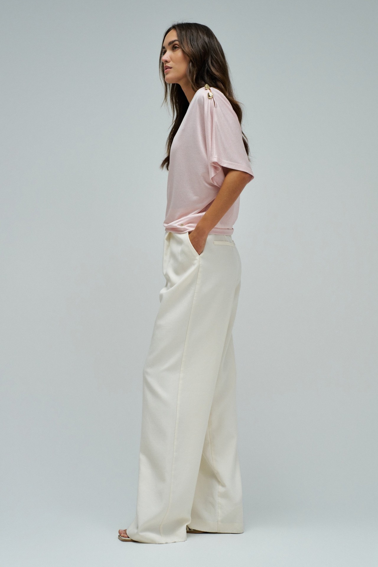T-SHIRT ASYMMETRISCHE MET GLANS