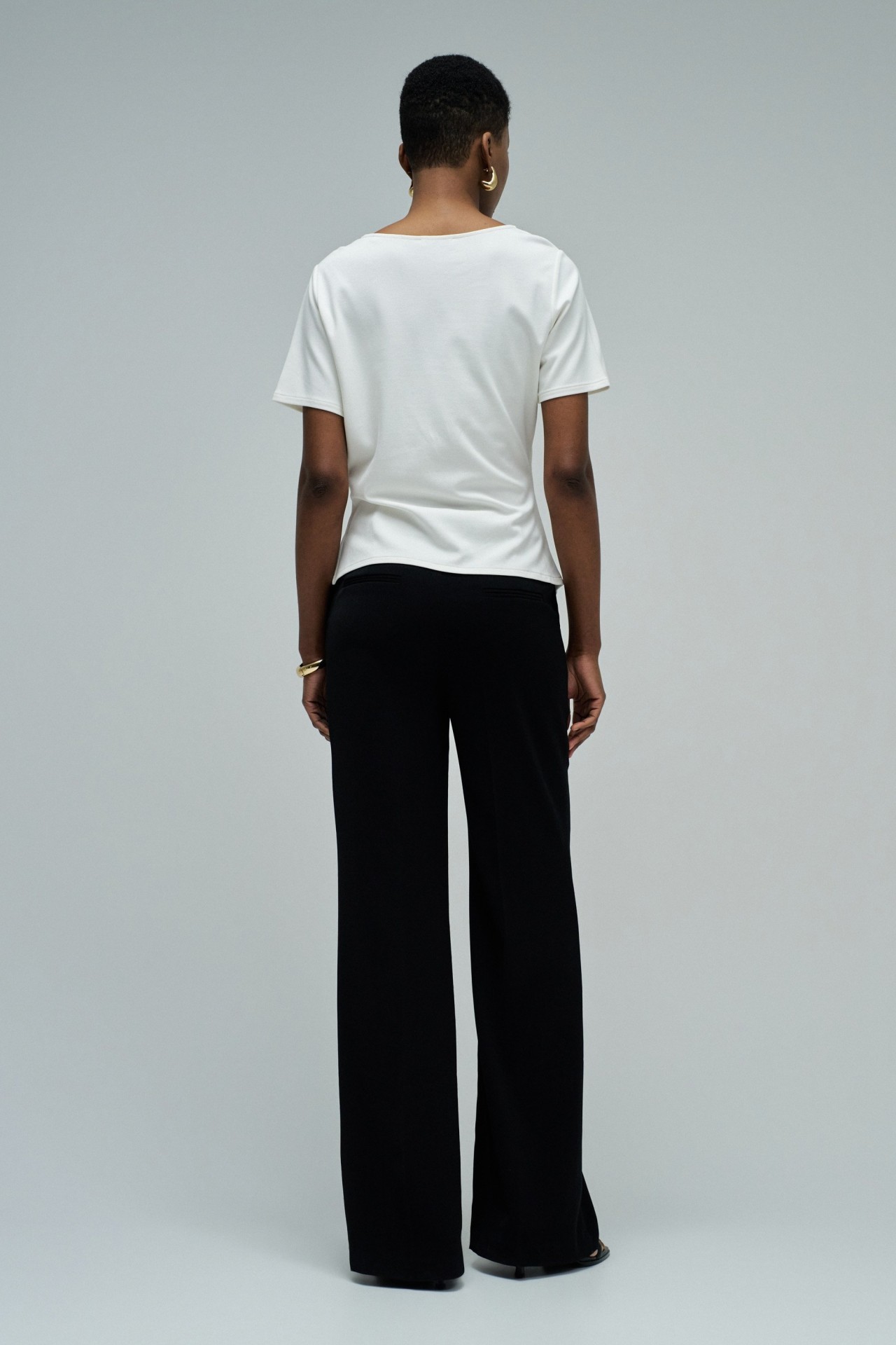 T-SHIRT ASYMMETRISCH MET DRAP�E