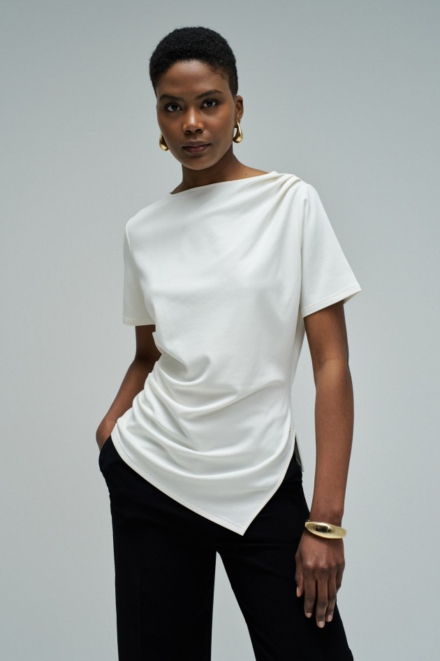 T-SHIRT ASYMMETRISCH MET DRAPÉE