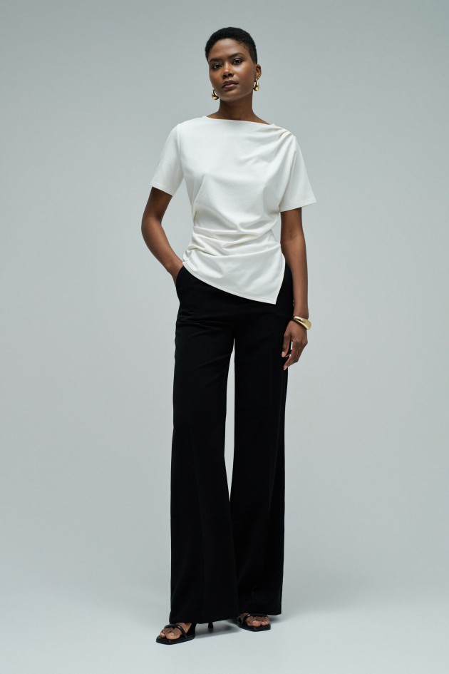 T-SHIRT ASYMMETRISCH MET DRAPÉE
