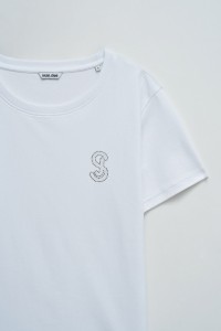 T-SHIRT WITH BRANDING