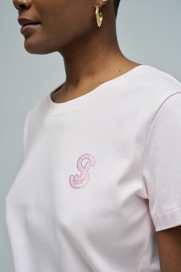 T-SHIRT WITH BRANDING