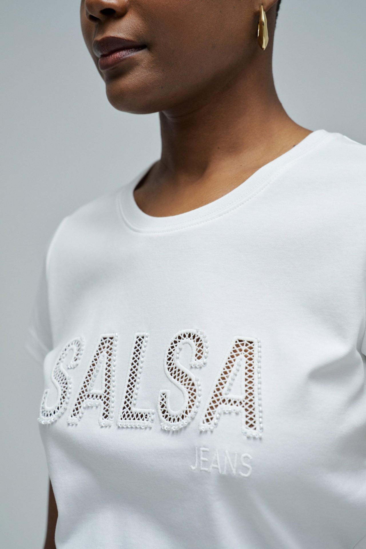 T-SHIRT WITH BRANDING