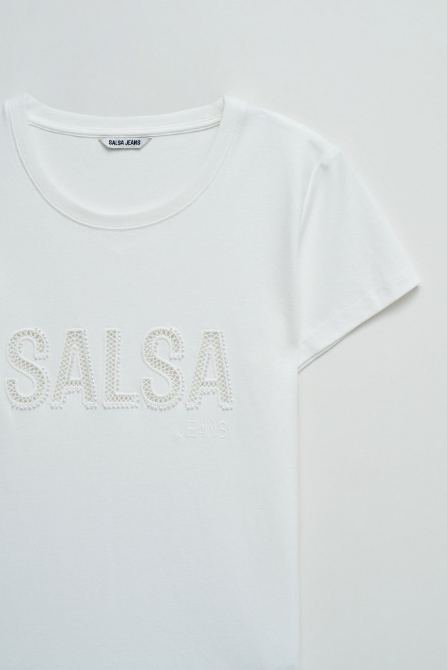 T-SHIRT MIT BRANDING