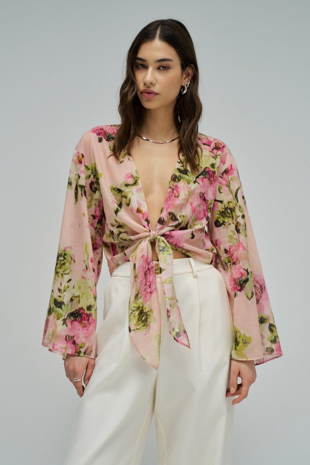 BLOUSE MET STRIKDETAIL VOORAAN