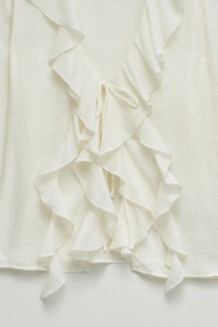 BLUSA COM FOLHOS