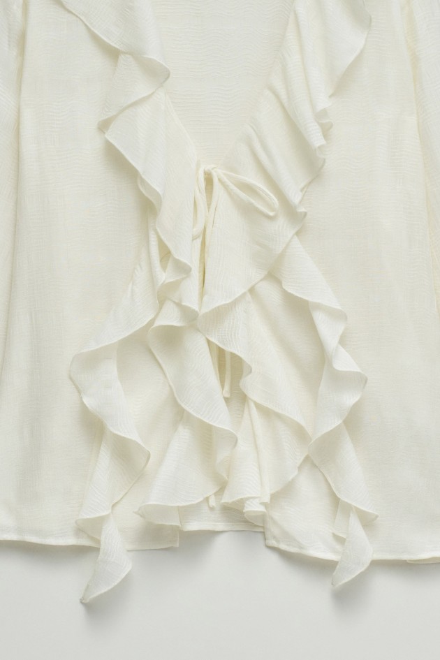 BLUSA COM FOLHOS