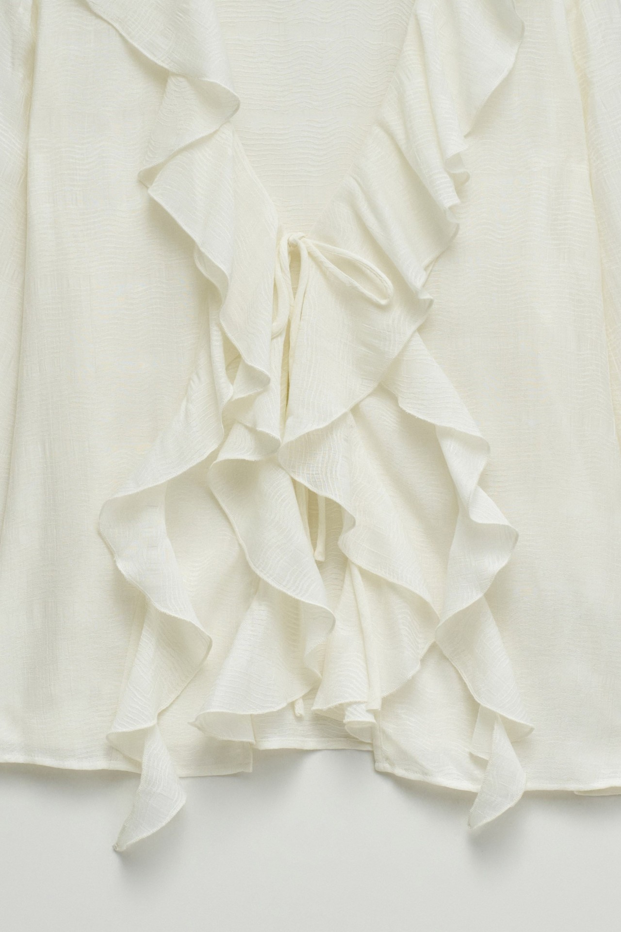 BLUSA COM FOLHOS