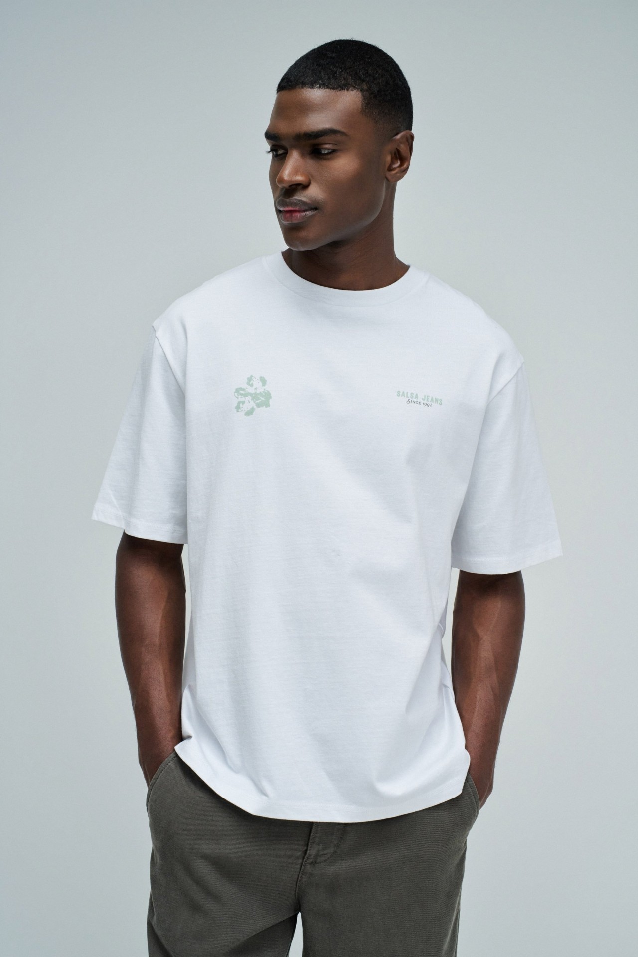 T-SHIRT MET DRUK EN BRANDING