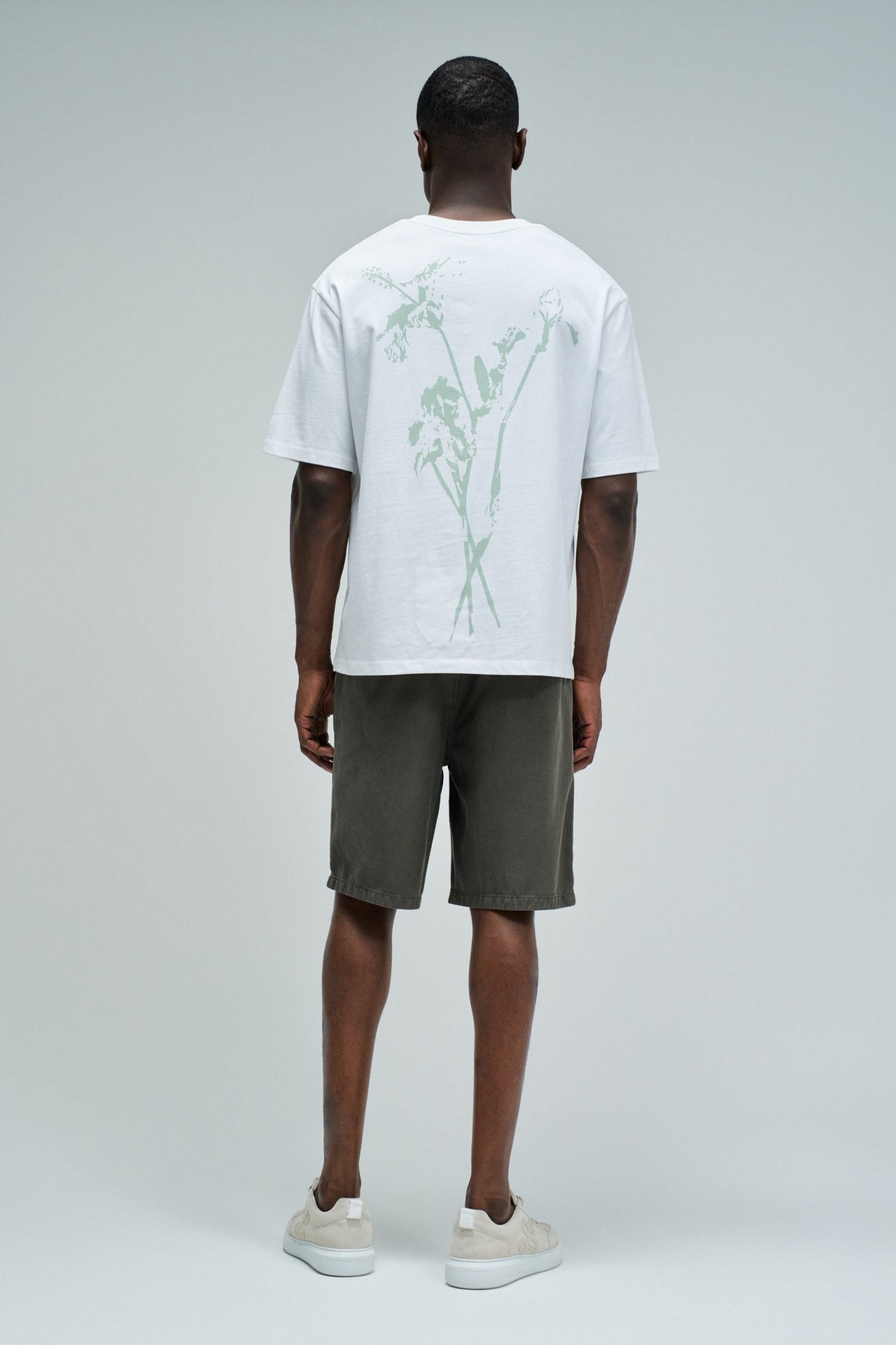 T-SHIRT MET DRUK EN BRANDING