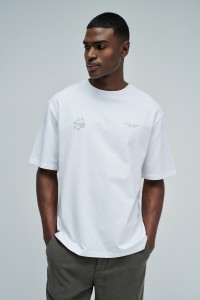 T-SHIRT MET DRUK EN BRANDING