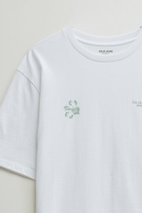 T-SHIRT MET DRUK EN BRANDING