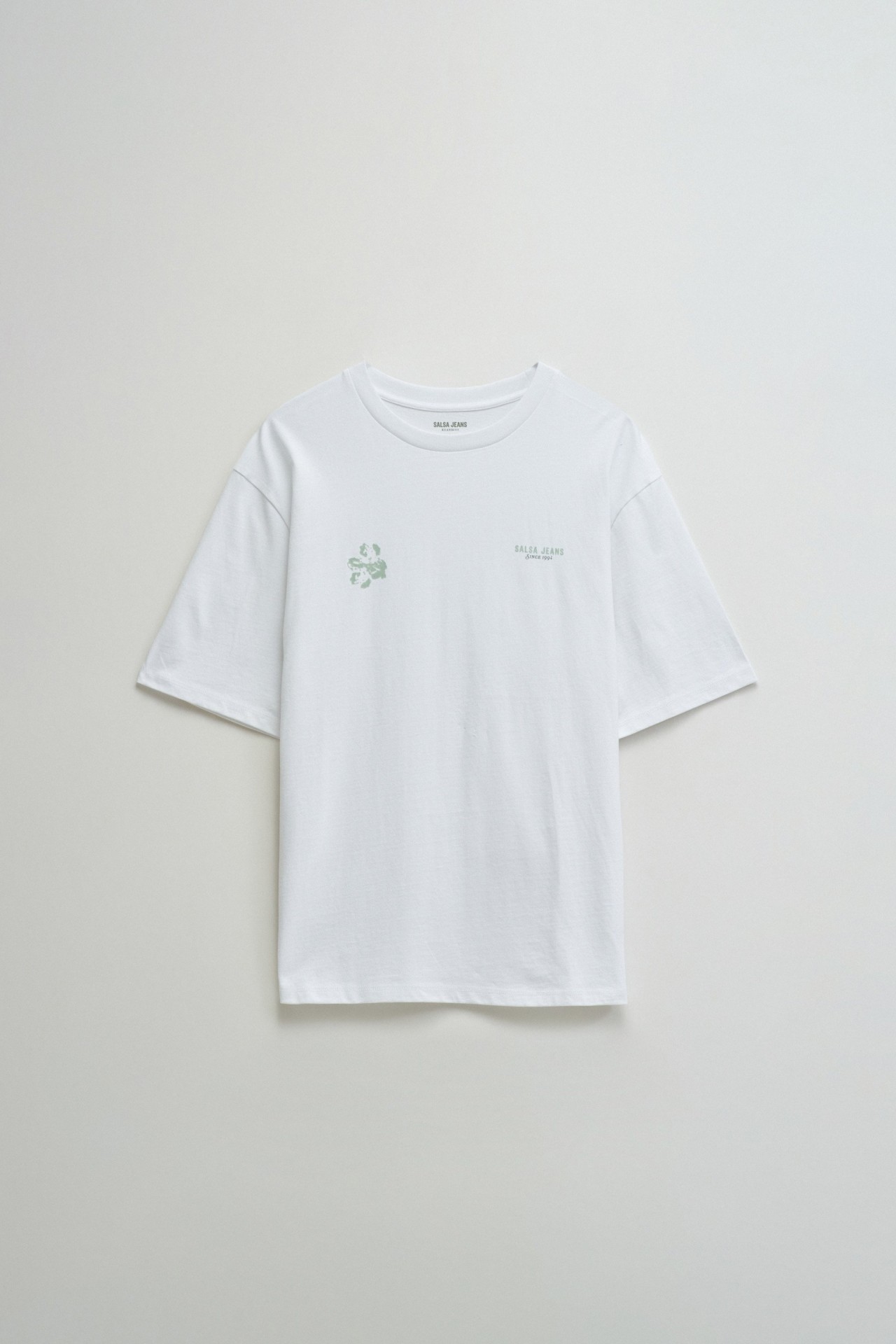 T-SHIRT MET DRUK EN BRANDING