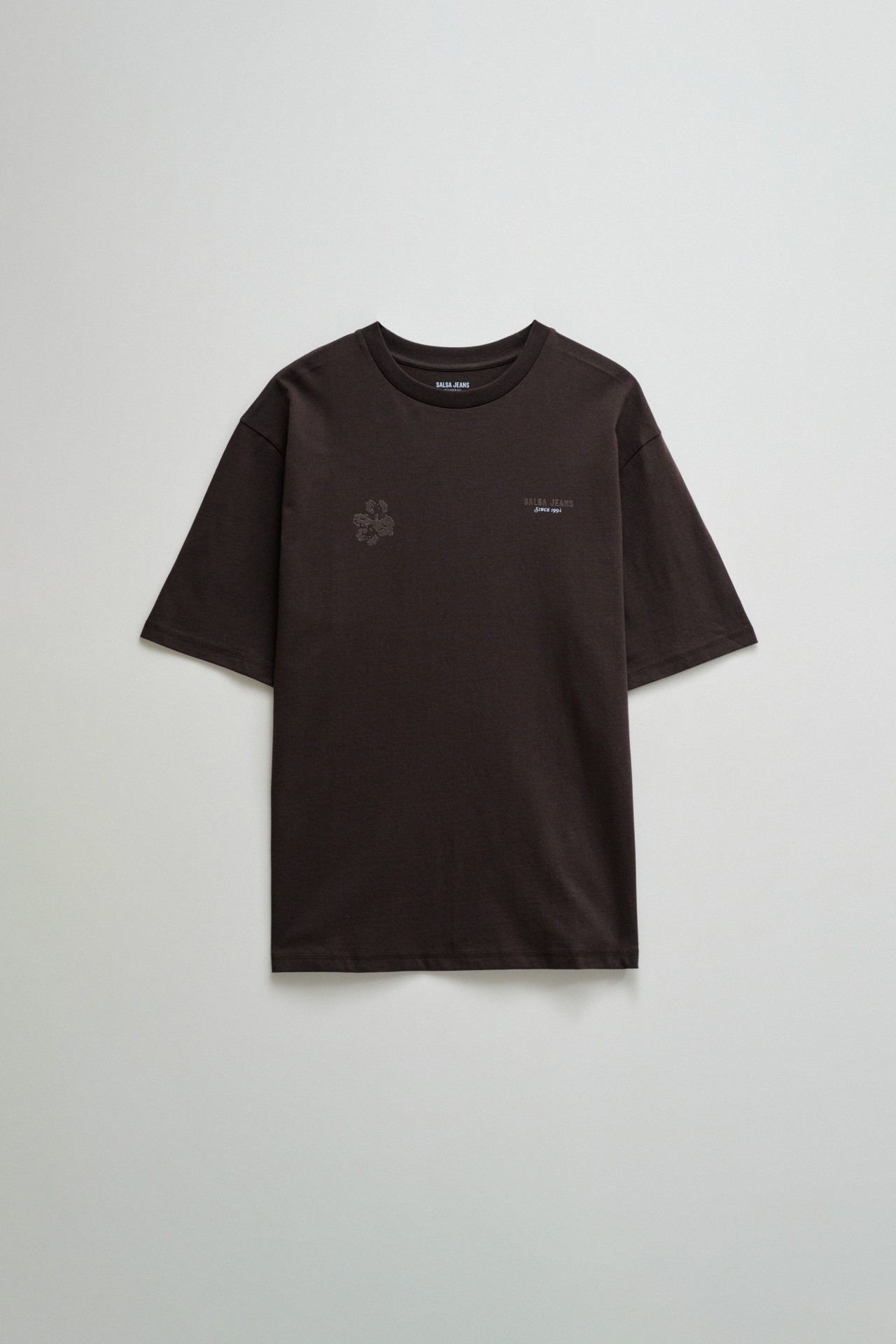 T-SHIRT WITH PRINT AND BRANDING