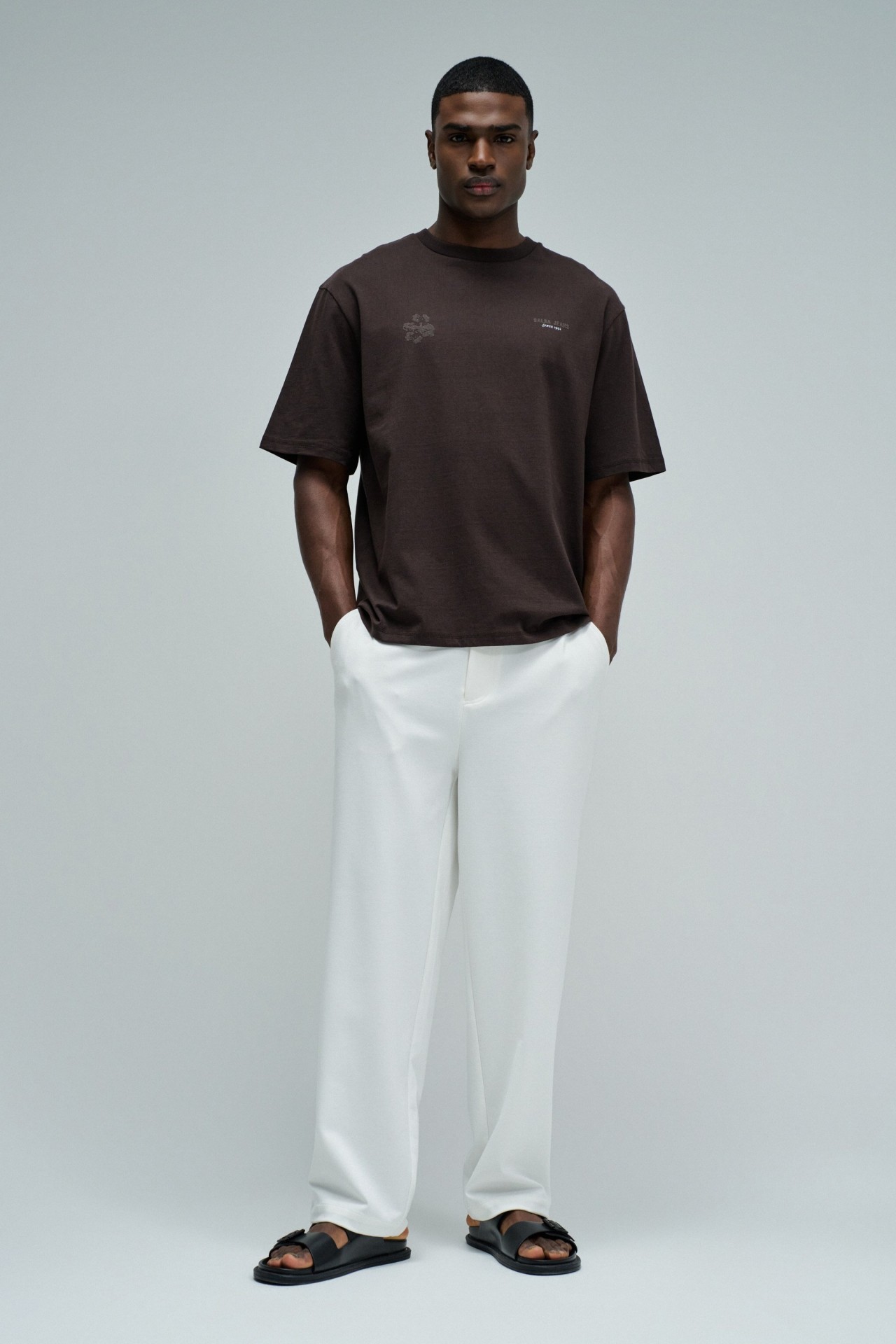 T-SHIRT WITH PRINT AND BRANDING