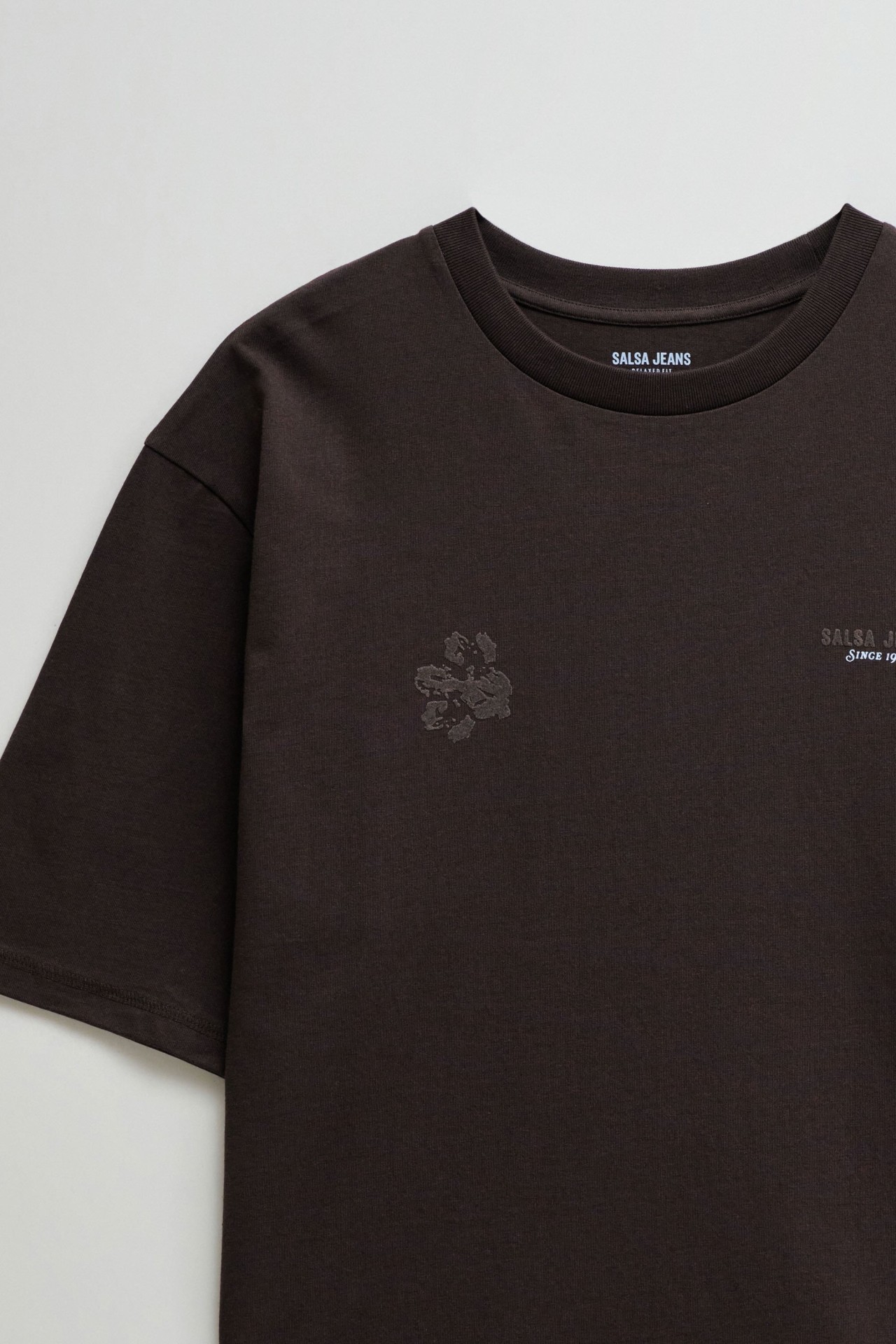 T-SHIRT WITH PRINT AND BRANDING