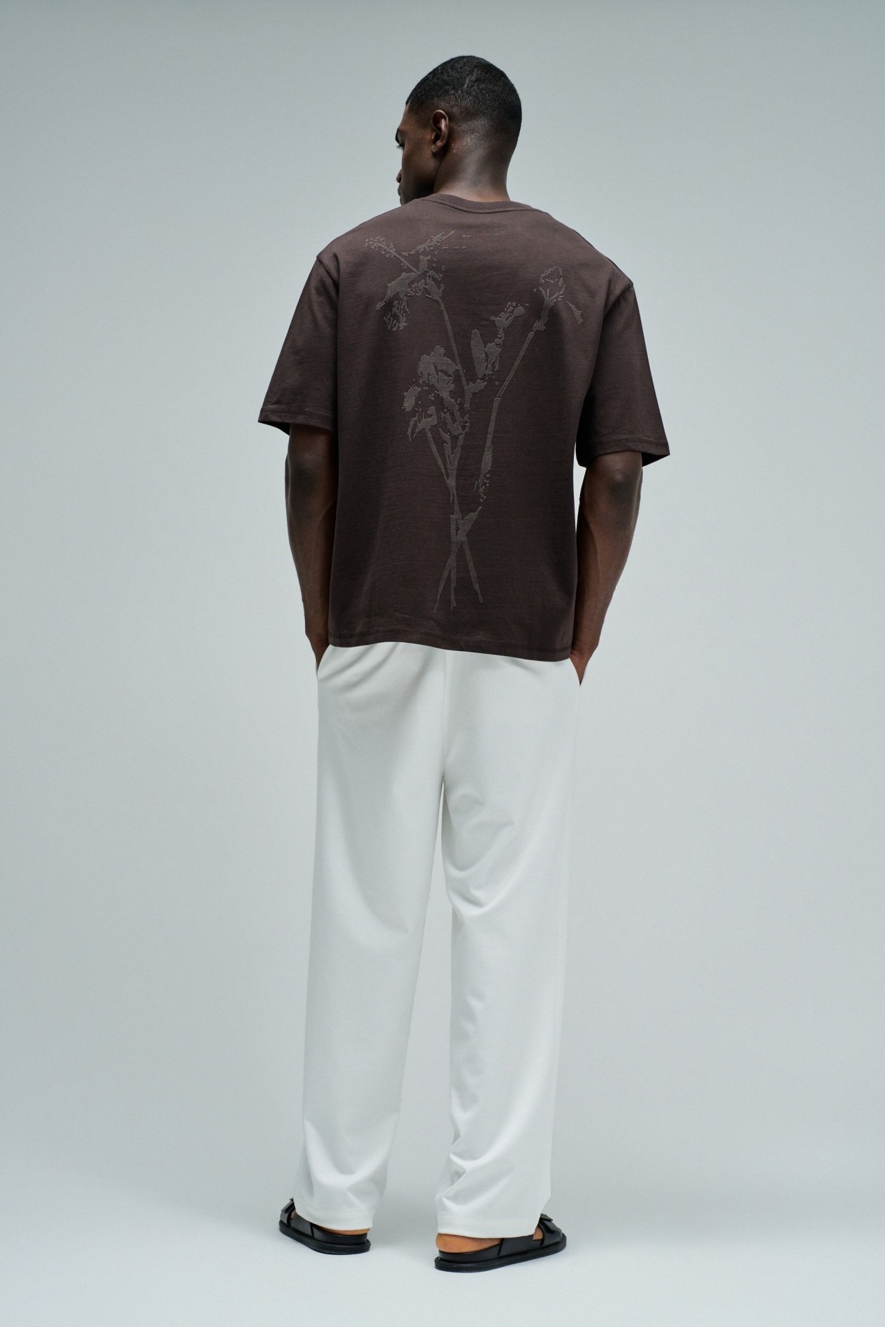 T-SHIRT WITH PRINT AND BRANDING