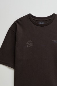 T-SHIRT WITH PRINT AND BRANDING