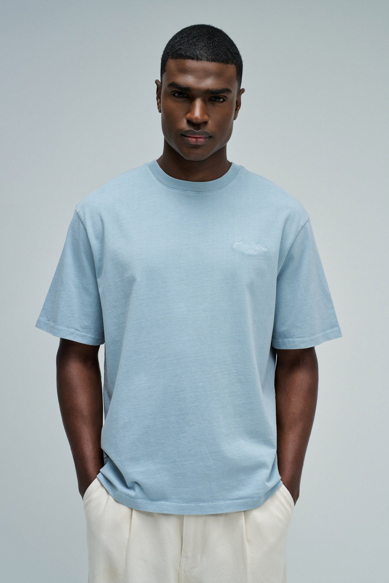 T-SHIRT AVEC MARQUE