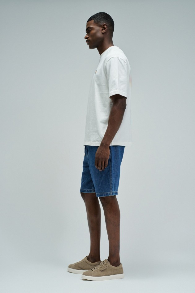 T-SHIRT MET DRUK OP DE ACHTERKANT