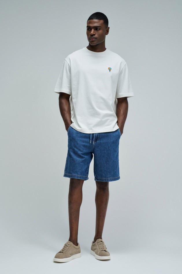 T-SHIRT MET DRUK OP DE ACHTERKANT