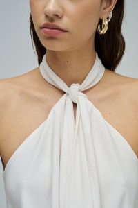 TOP MET BLOEMAPPLICATIE