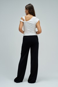 TOP MET ASYMMETRISCHE HALS