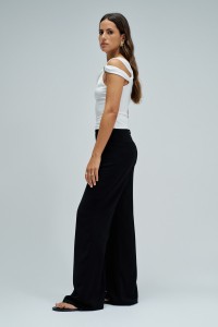TOP MET ASYMMETRISCHE HALS