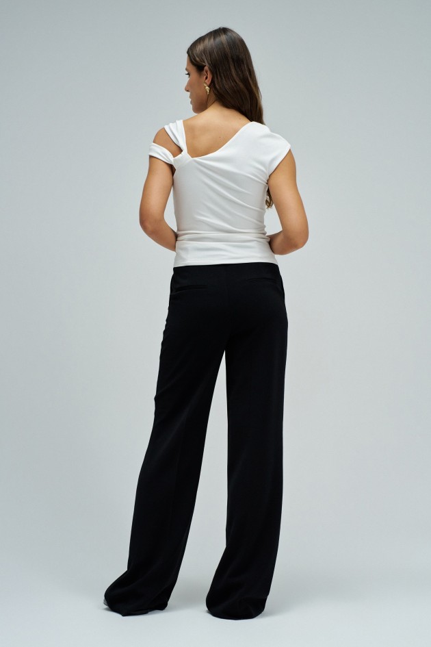 TOP MET ASYMMETRISCHE HALS