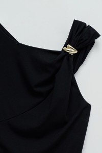 TOP MET ASYMMETRISCHE HALS