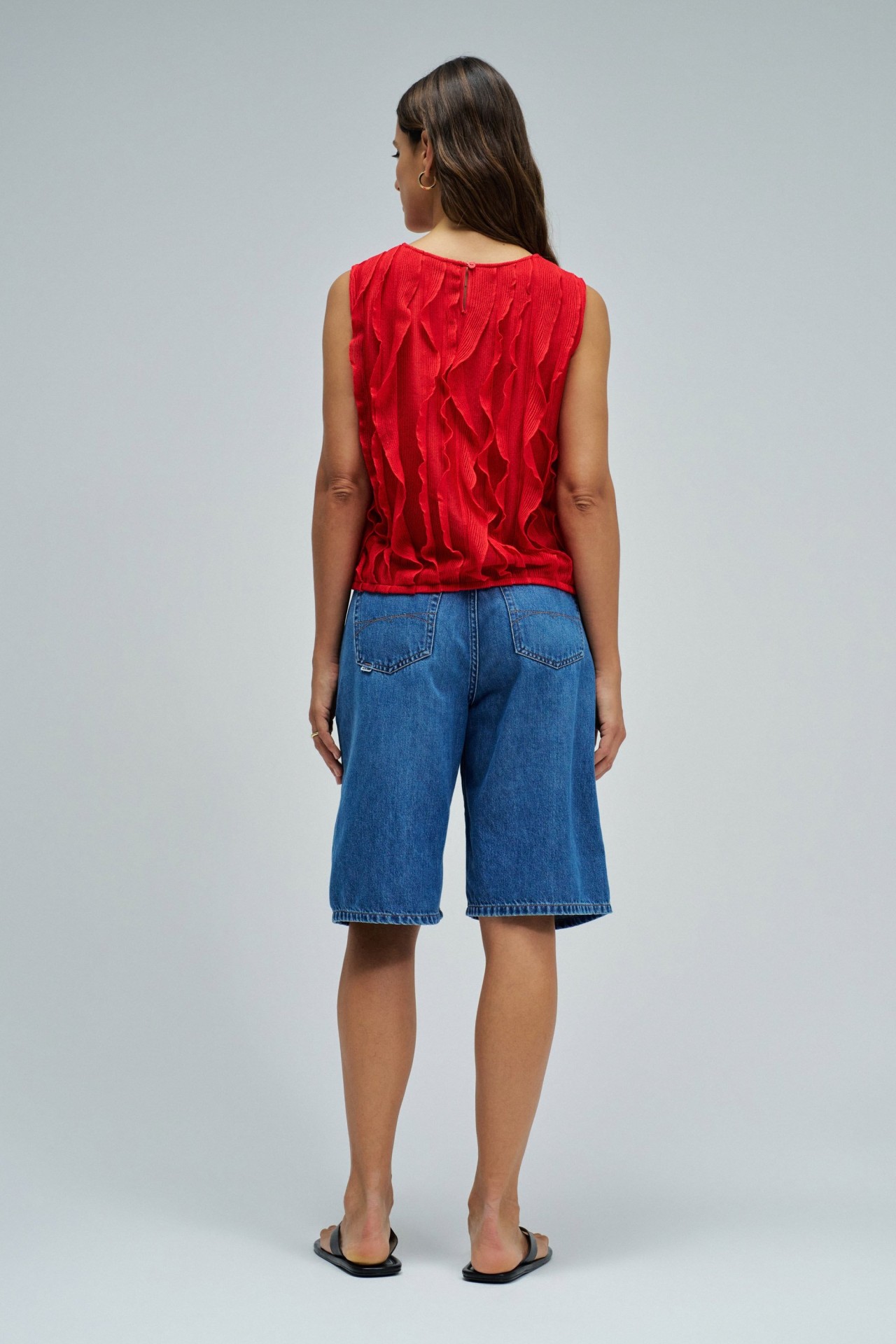 TOP WITH LEAVES