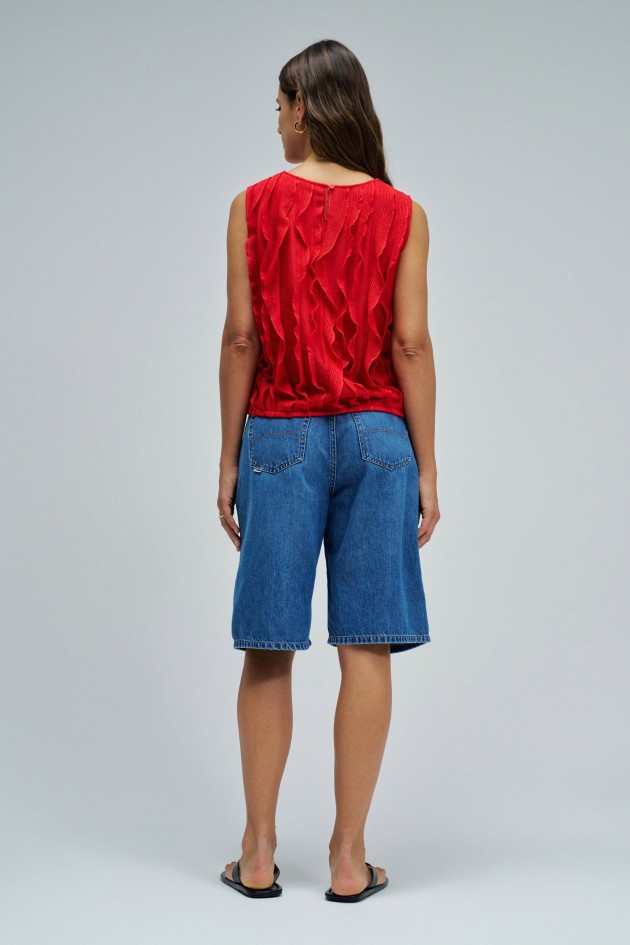 TOP WITH LEAVES